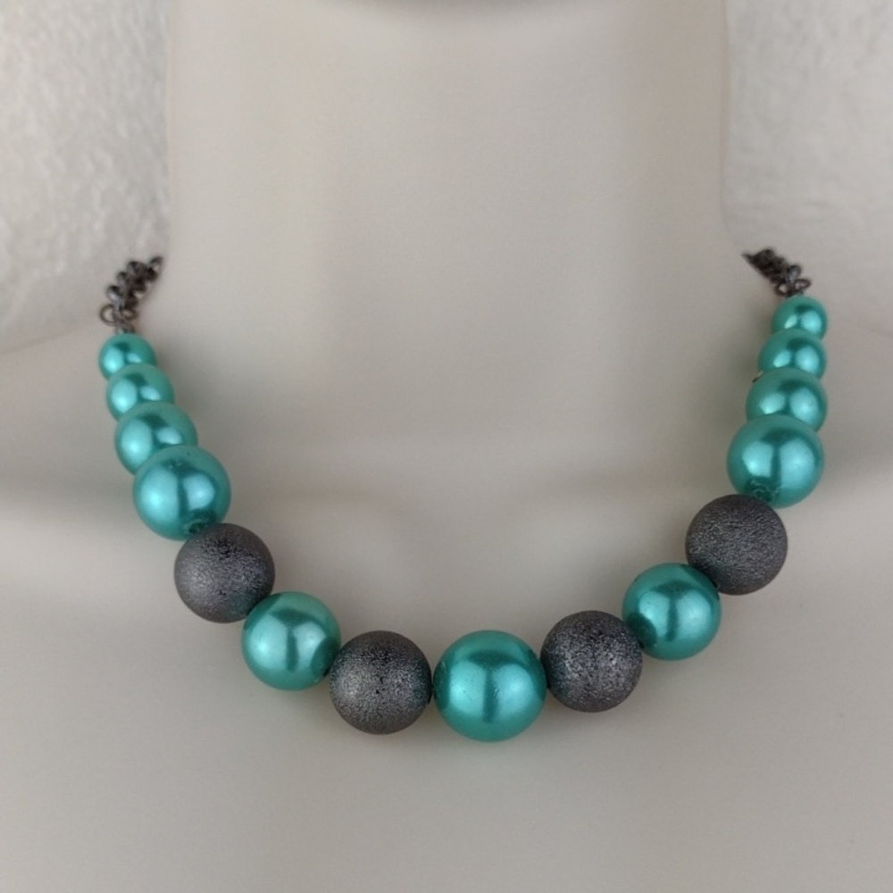 🌻 3 For $15 Shimmery Teal Gunmetal Beaded Statement Necklace